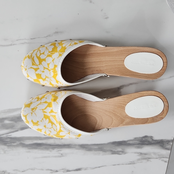 Authentic Burberry clog - Picture 7 of 8